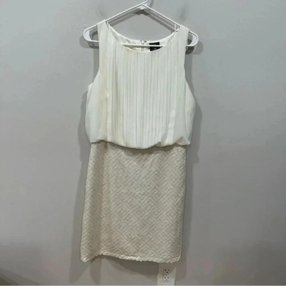 Vince Camuto Cream Sleeveless Cocktail
Dress Pleated Top and Sequin Skirt 8 - Picture 3 of 12